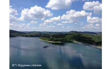 Biggesee mit Personenschifffahrt, Foto Tourismusv