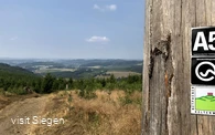 Der Keltenweg führt hinauf zur Alten Burg, einer frühen Ringwallanlage, die noch zu erkennen ist. Eine Bebauung der etwa 2500 Jahre alten Bergkuppe konnte aber nie nachgewiesen werden. 