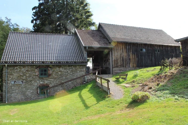 Blick von der Seite auf die Knochenmühle