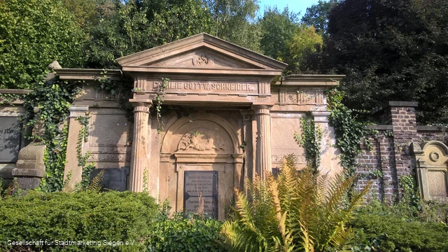 Der Siegener Gruftenweg auf dem Lindenberg-Friedhof